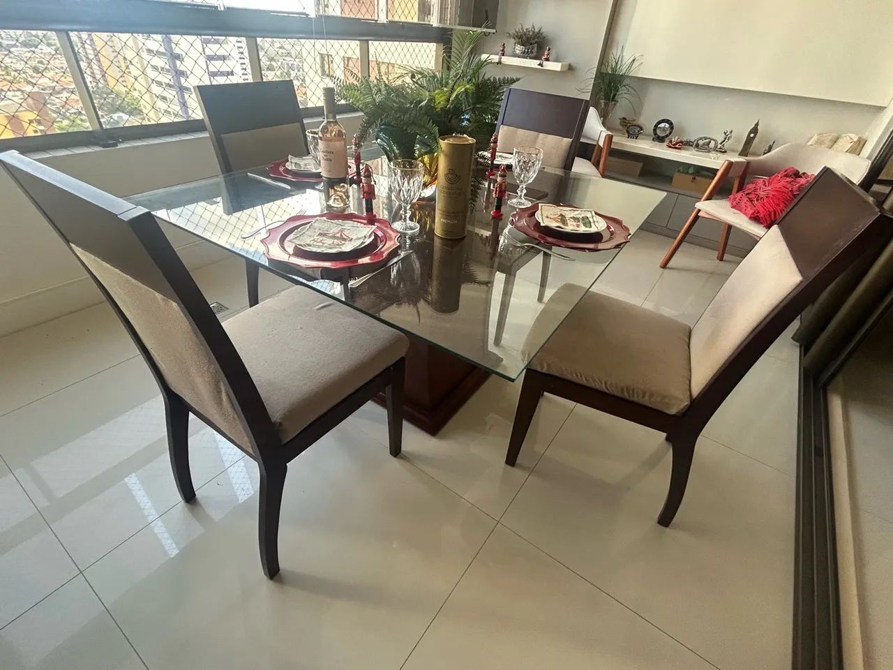 OPORTUNIDADE: MESA DE JANTAR E CADEIRAS INCLUSAS  - Foto 4