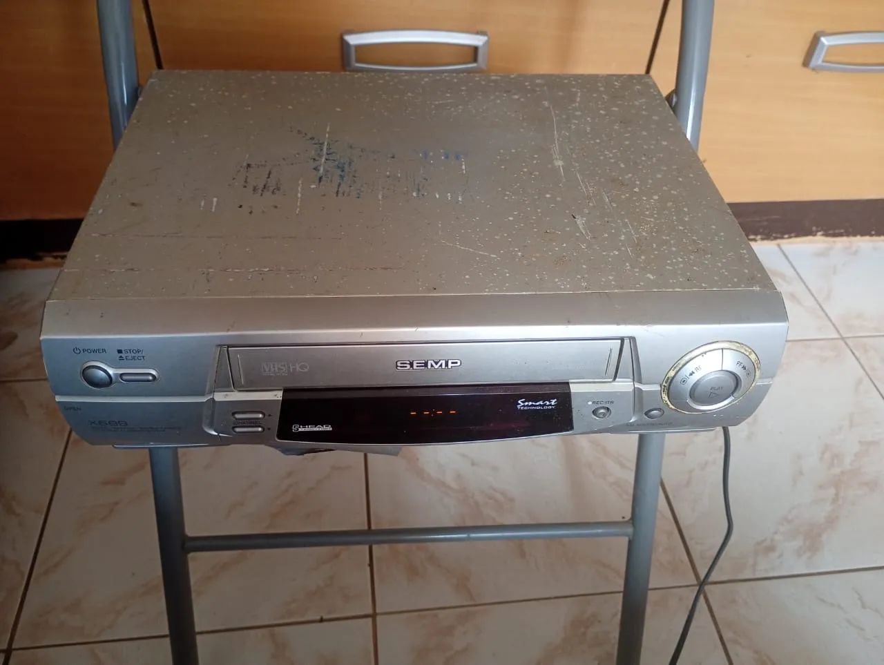 Vendo DVD e Vídeo Cassete funcionando 
