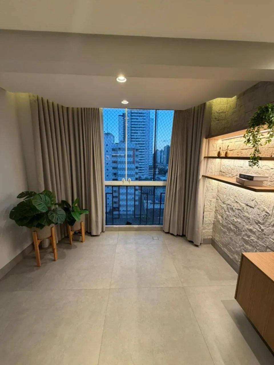 Apartamento reformado com bancada gourmet, suíte, closet e projeto planejado - Foto 4
