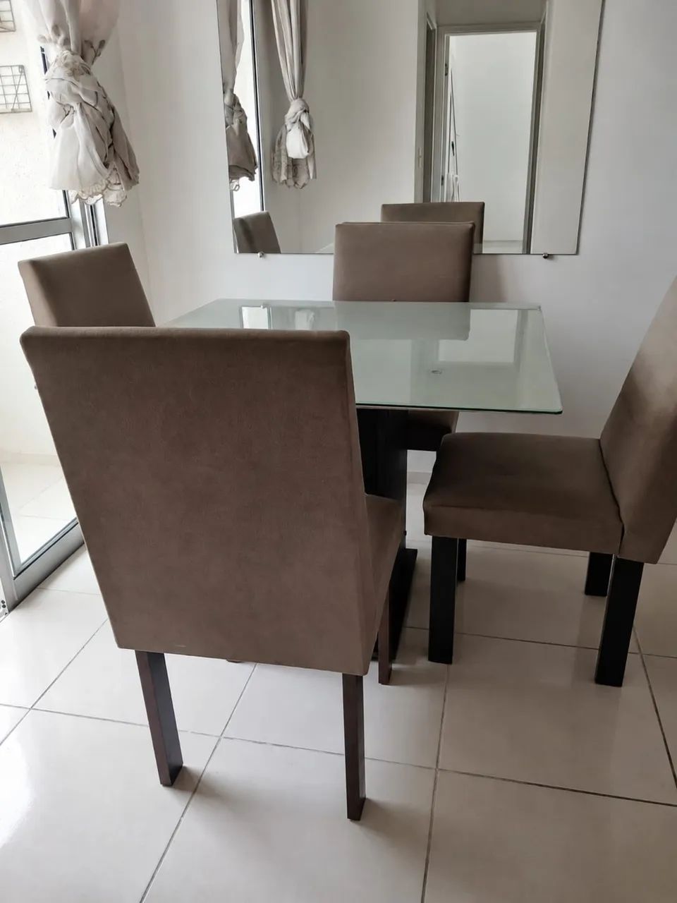 Mesa quatro cadeiras 
