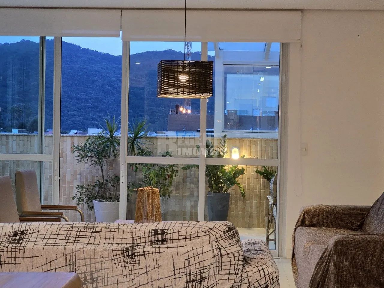 Incrível apartamento duplex com 4 dormitórios na Praia dos Açores! - Foto 3