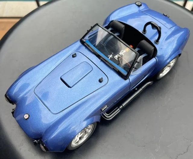 Shelby Cobra 428S escala 1:18 - Foto 4