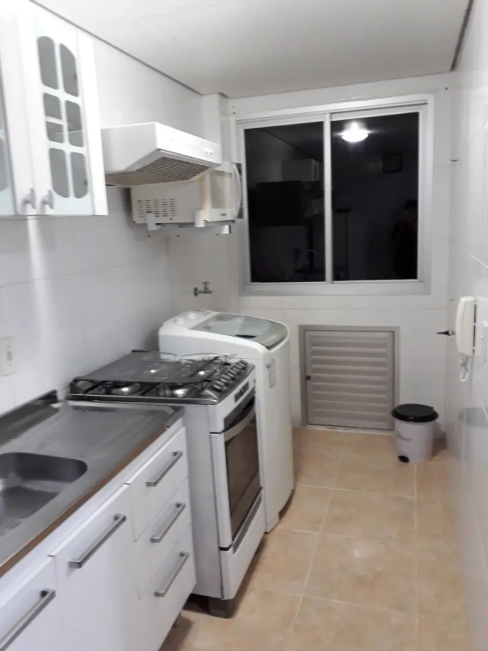 Apartamento central de 2 quartos mobiliado e outra dependência menor - Foto 2