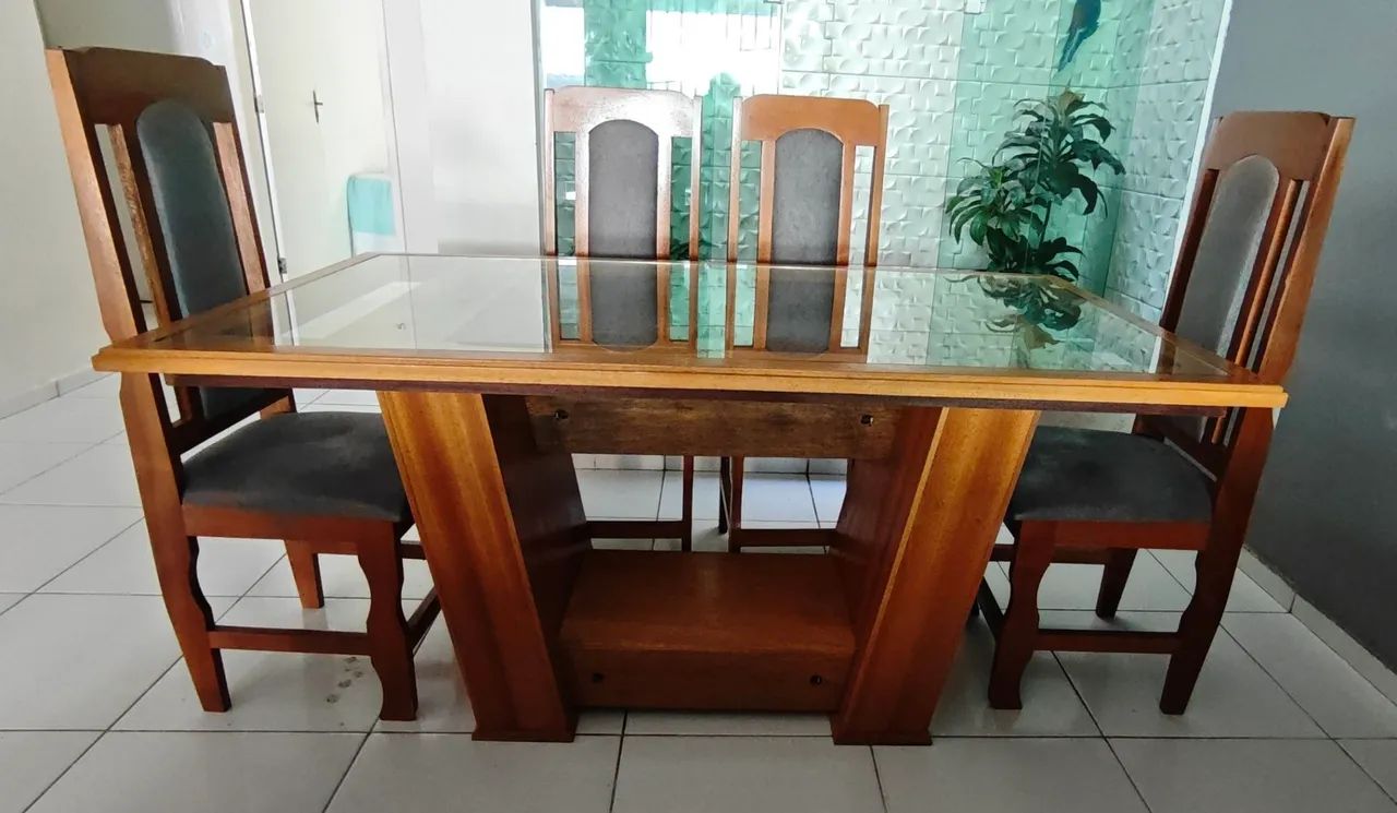 Mesa de Madeira 1,60 por 0,90, com 6 cadairas - Foto 2