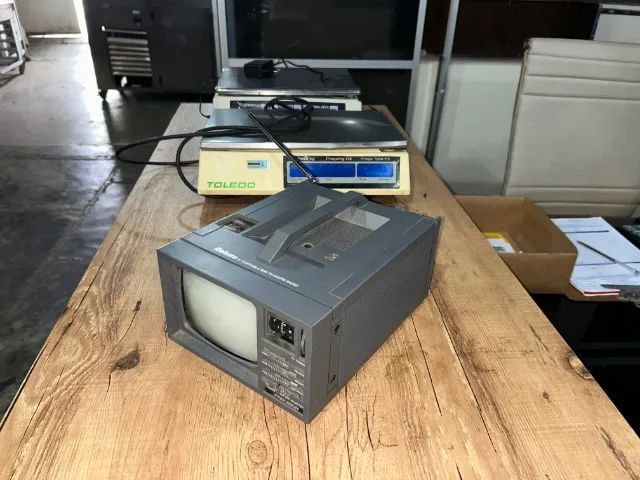 mini - televisor - marca deluxe - ,sem funcionar - Foto 3