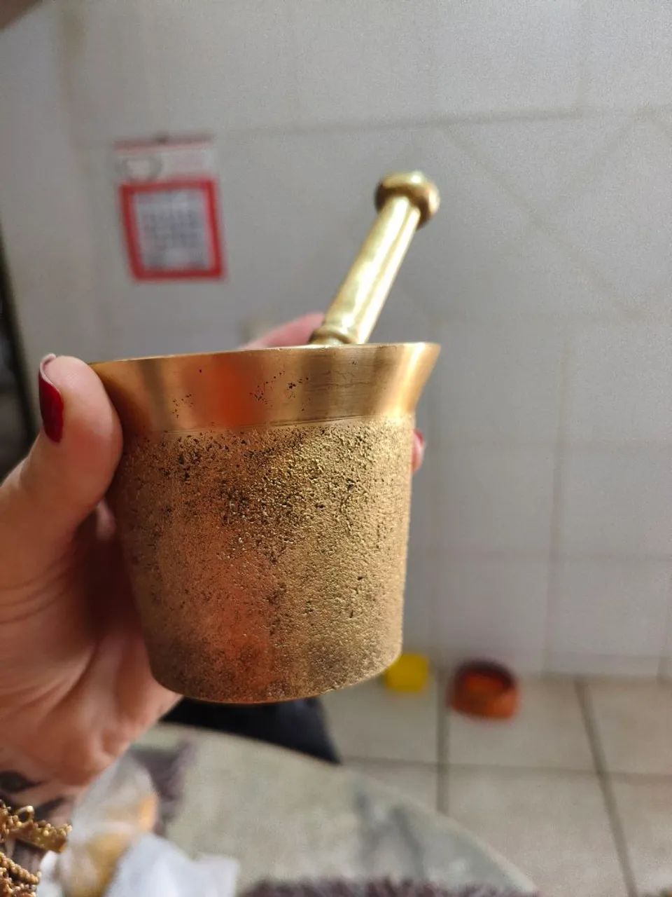 Almofariz metal dourado