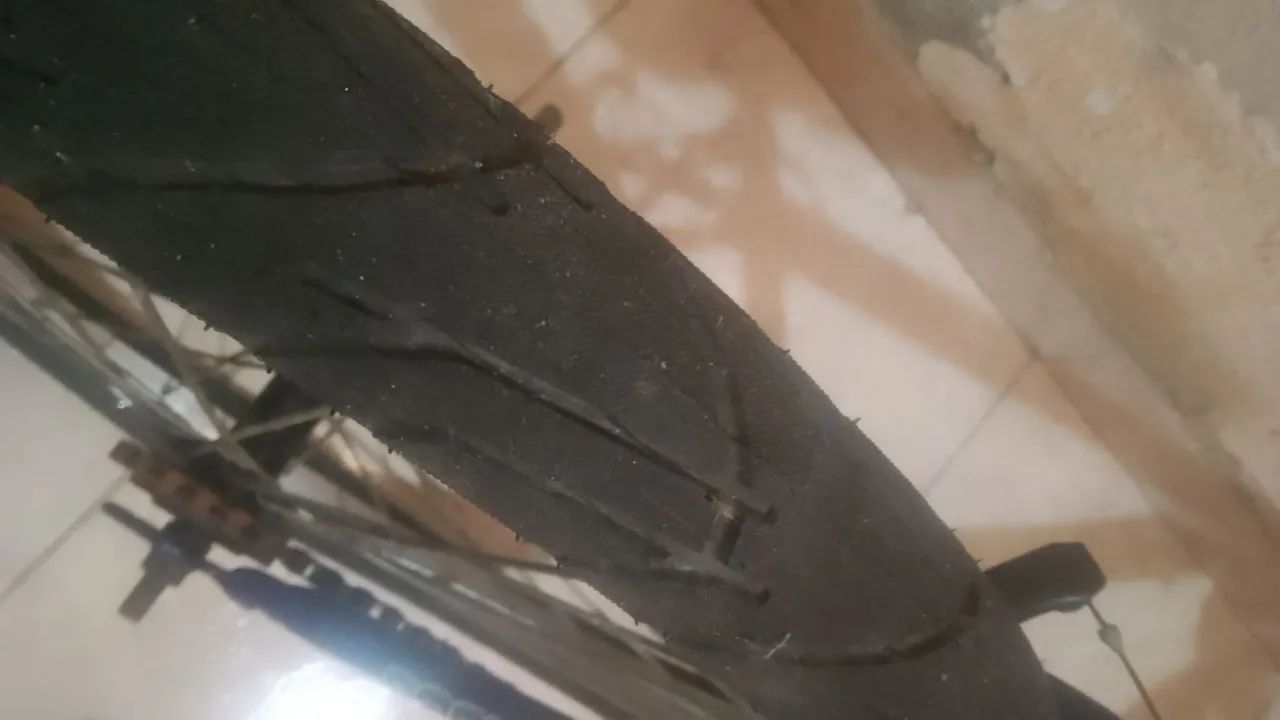 Bicicleta aro 24 semi nova - Foto 4