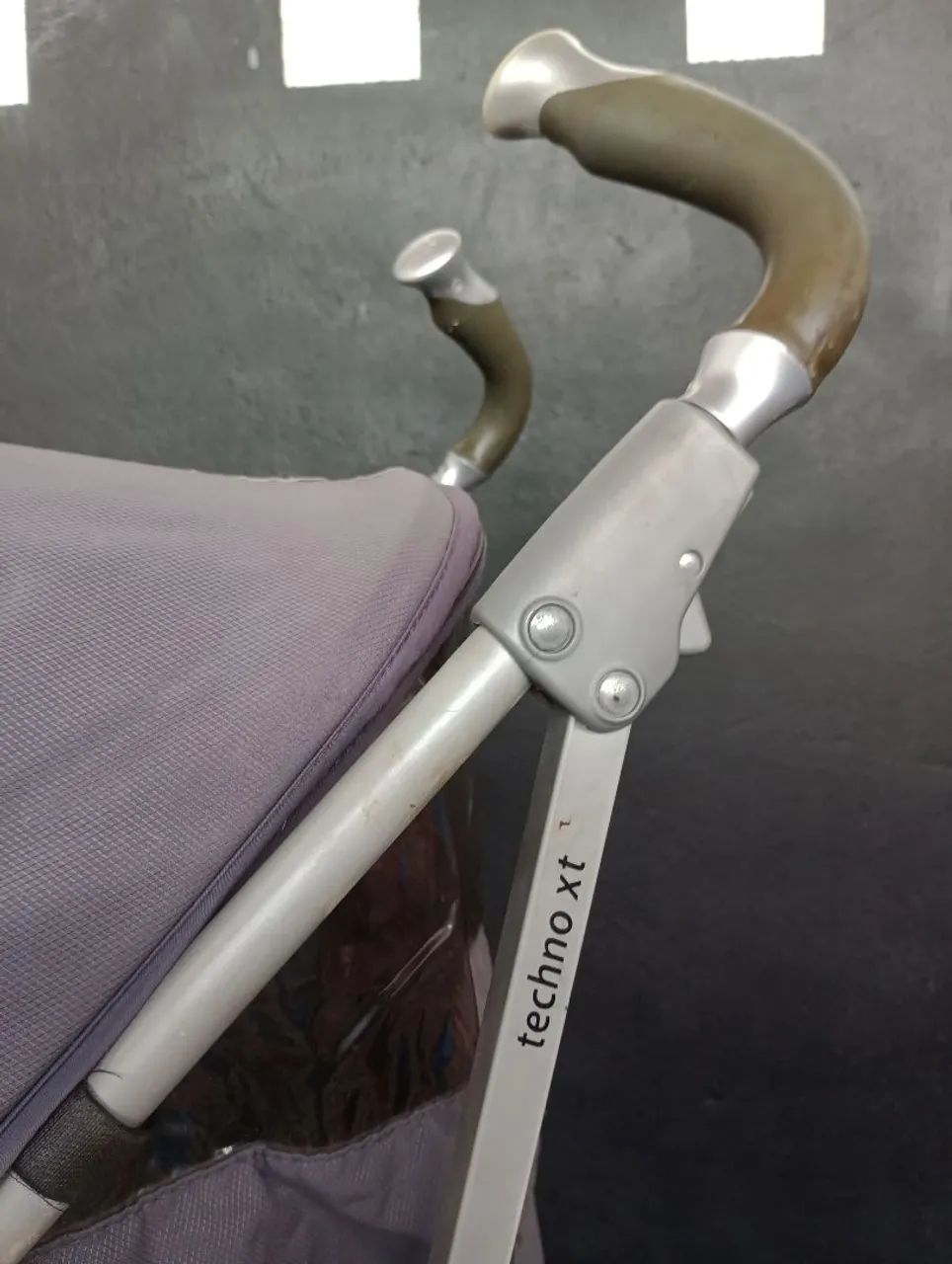 Carrinho de Bebê Maclaren Techno XT Cinza - Leve, Robusto e Completo (Com Capa de Chuva) - Foto 2