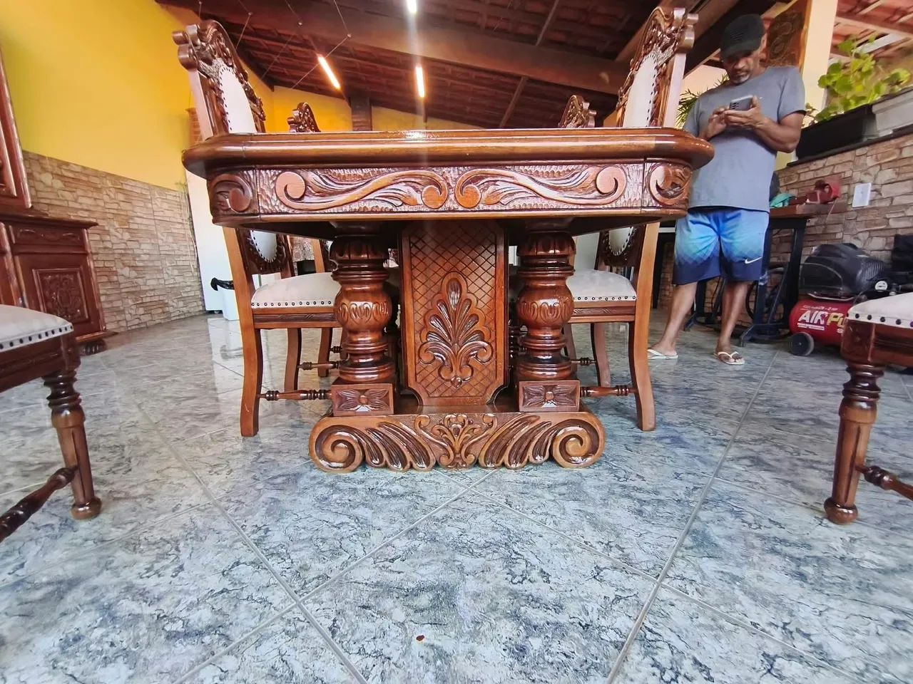 Conjunto móveis vintages mesa, cadeiras e armário  - Foto 2