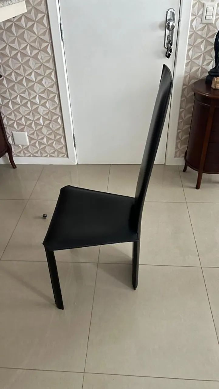 Kit 6 cadeiras 100% couro, design francês, semi-novas - Foto 4