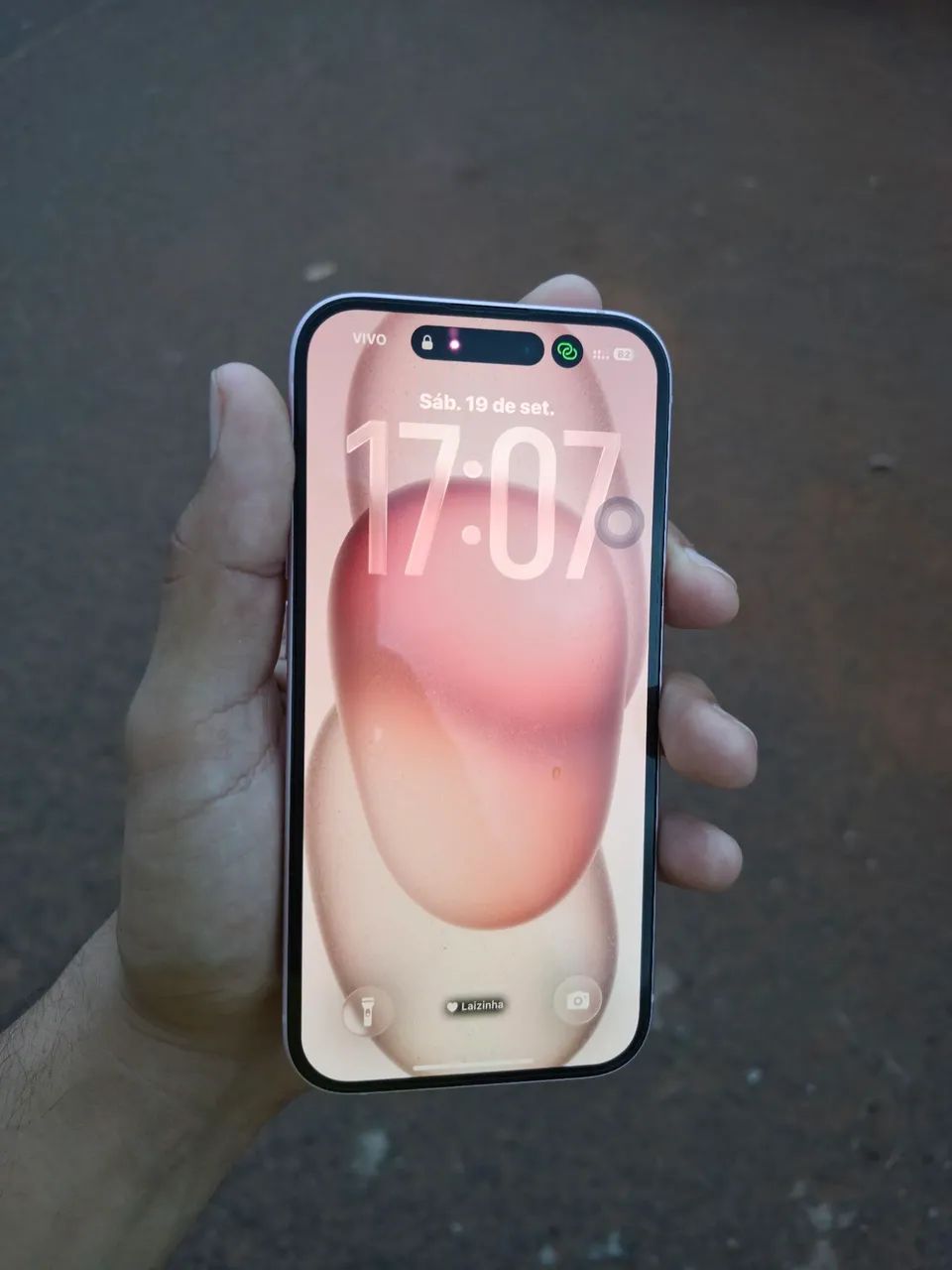 Iphone 15 (aberto a negócios)