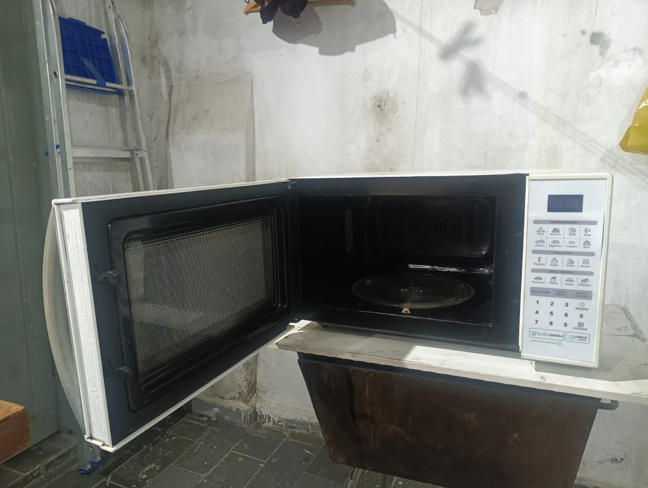 Microondas Eletrolux 23 litros