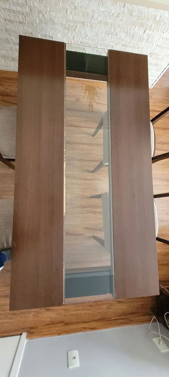 Mesa de Madeira com vidro 4 cadeiras