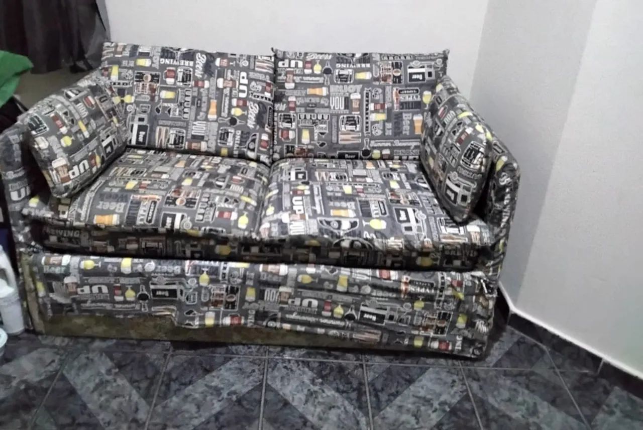 Sofá Cama com pés de ferro resistente. - Foto 4