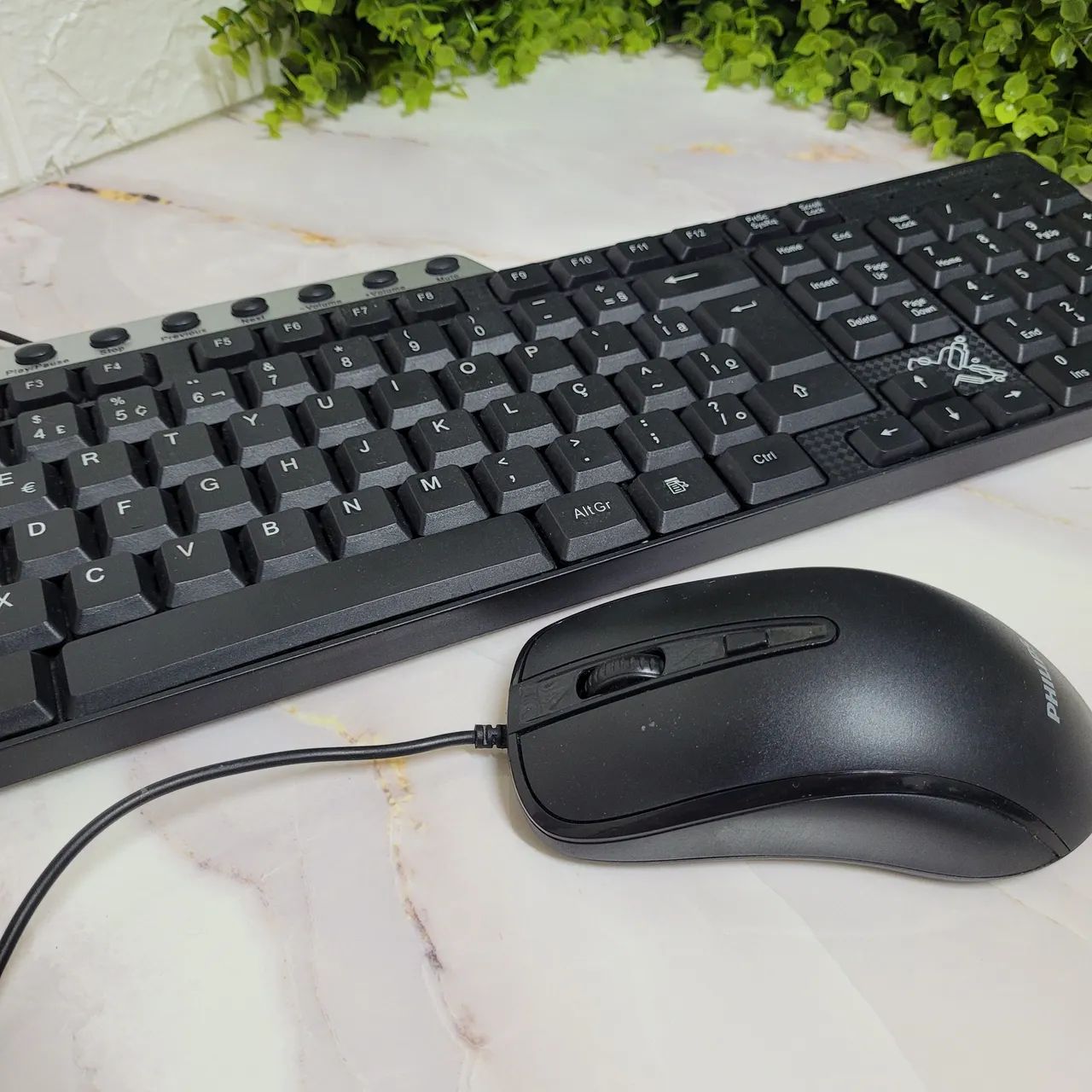 Mouse e teclado semi novos 