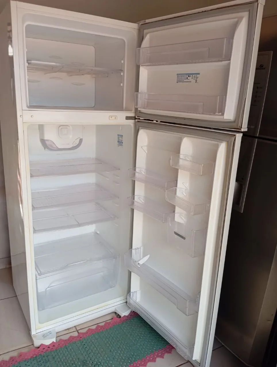 Vendo geladeira chama ?