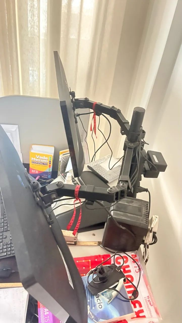 Dois monitores 24? com cabos e suporte articulado - Foto 2