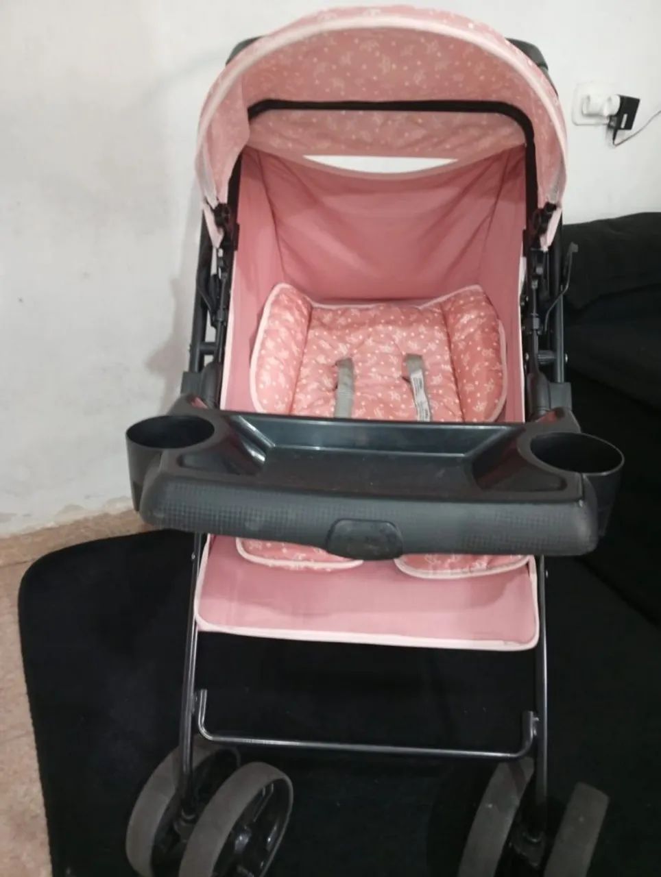 Carrinho de bebê com o bebê conforto  - Foto 2