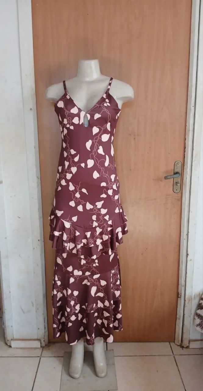 Vestido longo com capa