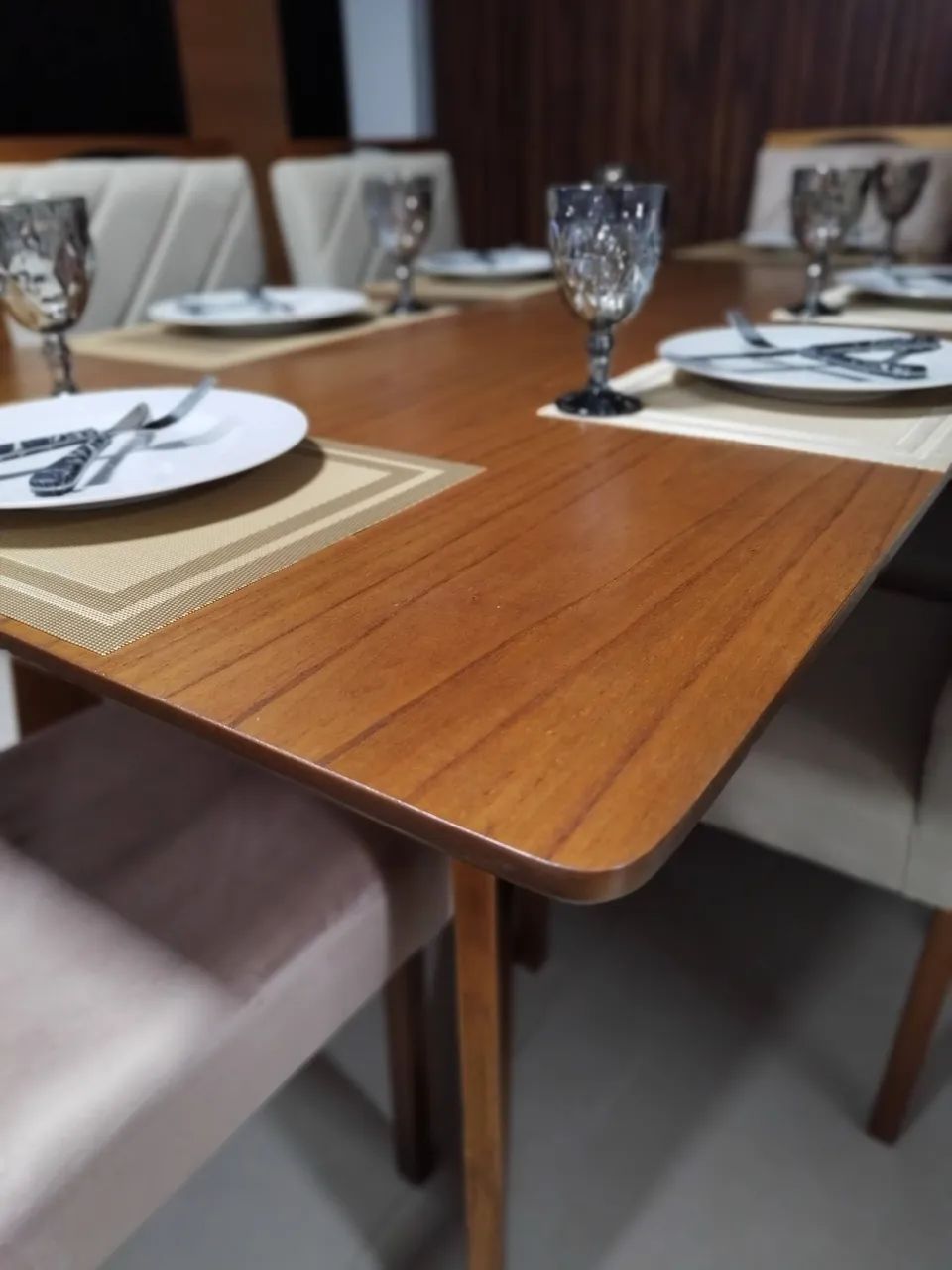 Mesa de Jantar com tampo Madeira 2.00x1.00 06 cadeiras 