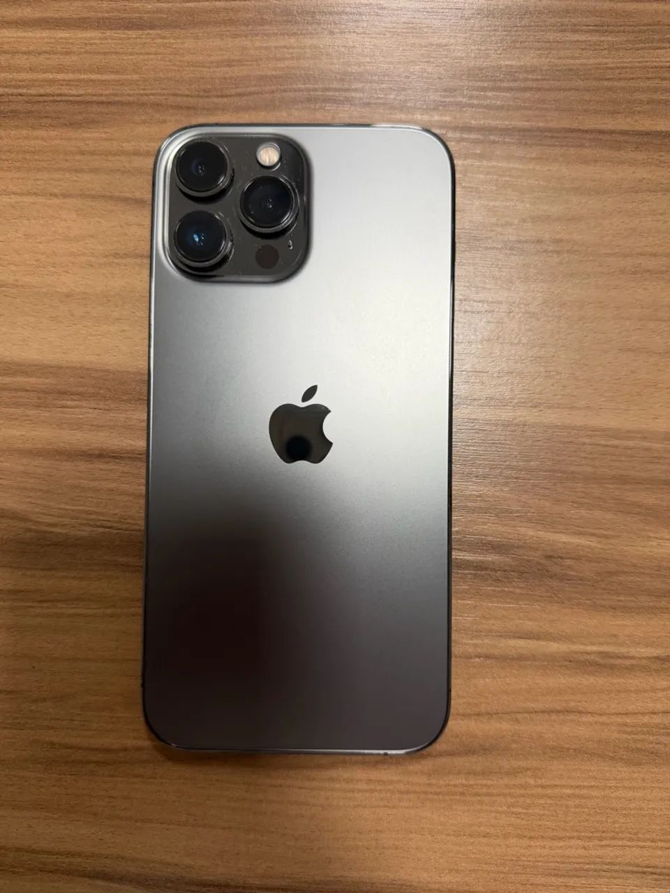 iPhone 13 Pro Max na caixa