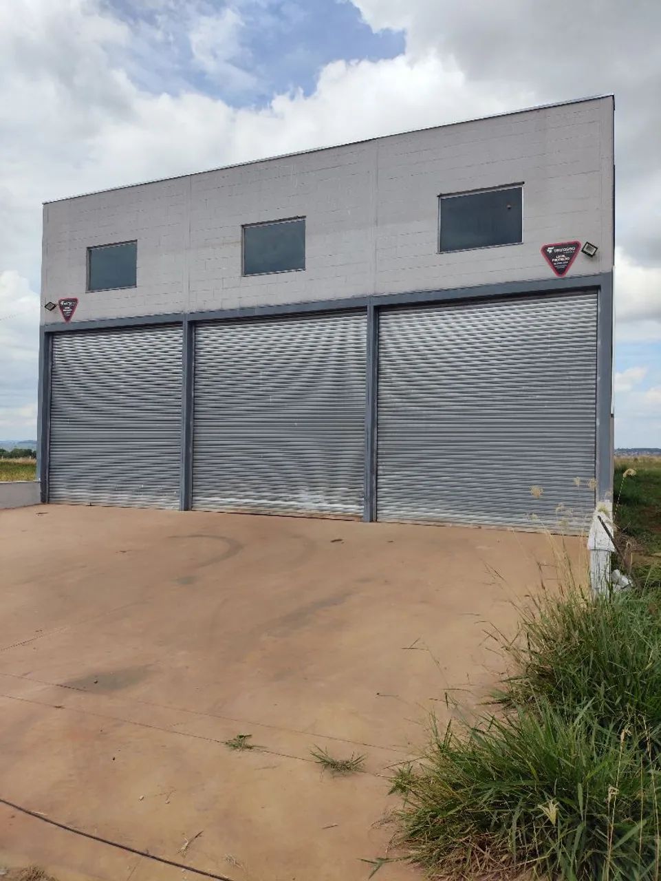 Alugo Galpão 300mt