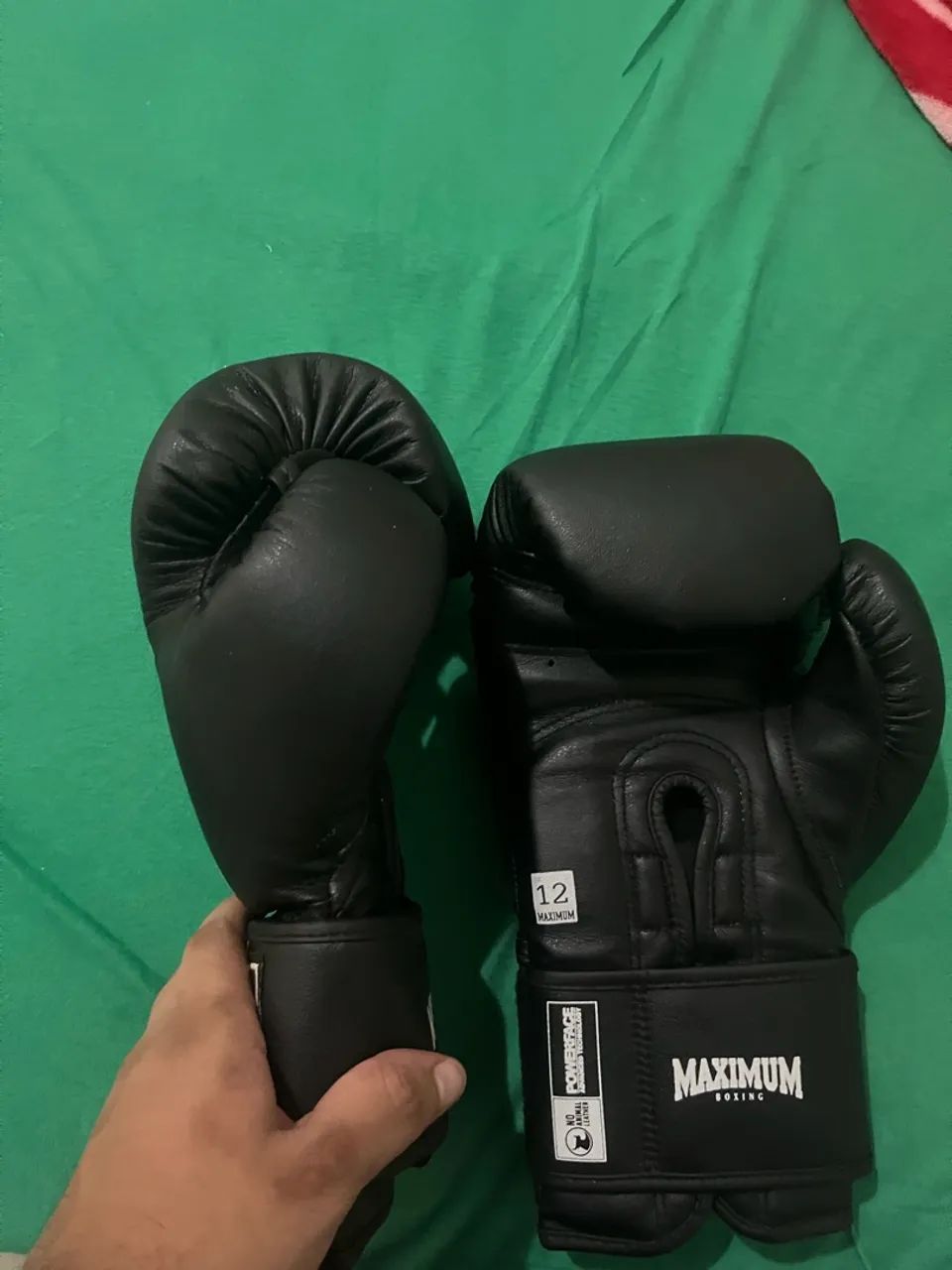 Luvas de Boxe Maximum Boxing - Preta e Branca