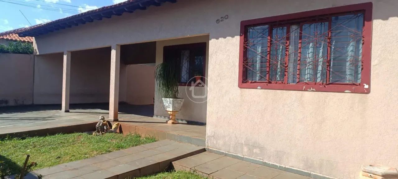 CASA COM 3 QUARTOS EM TERRENO DE 600 M². - Foto 2
