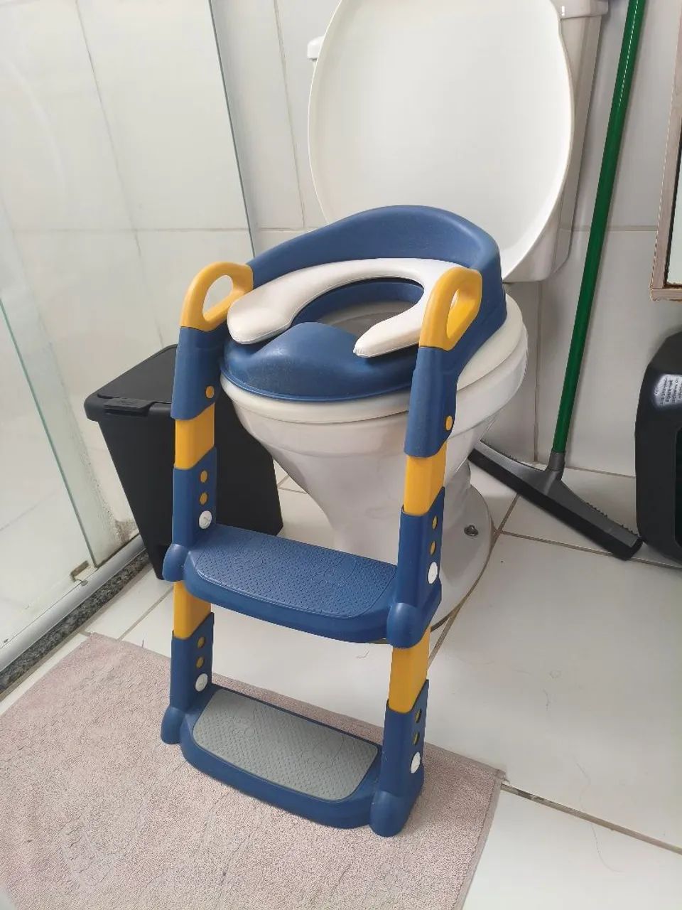 Assento redutor infantil com escada