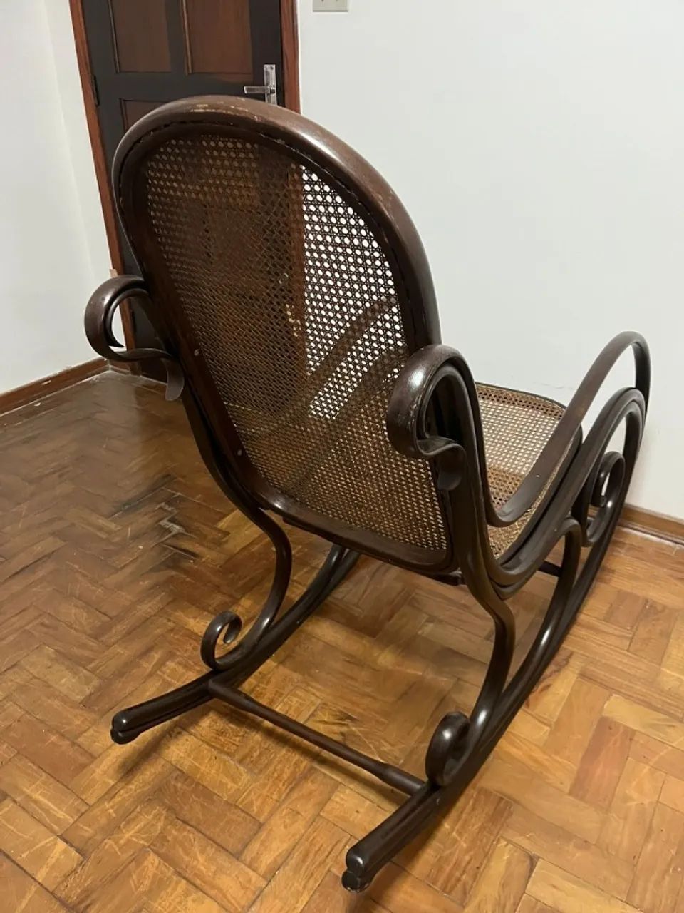 Cadeira de balanço antiga - Foto 5