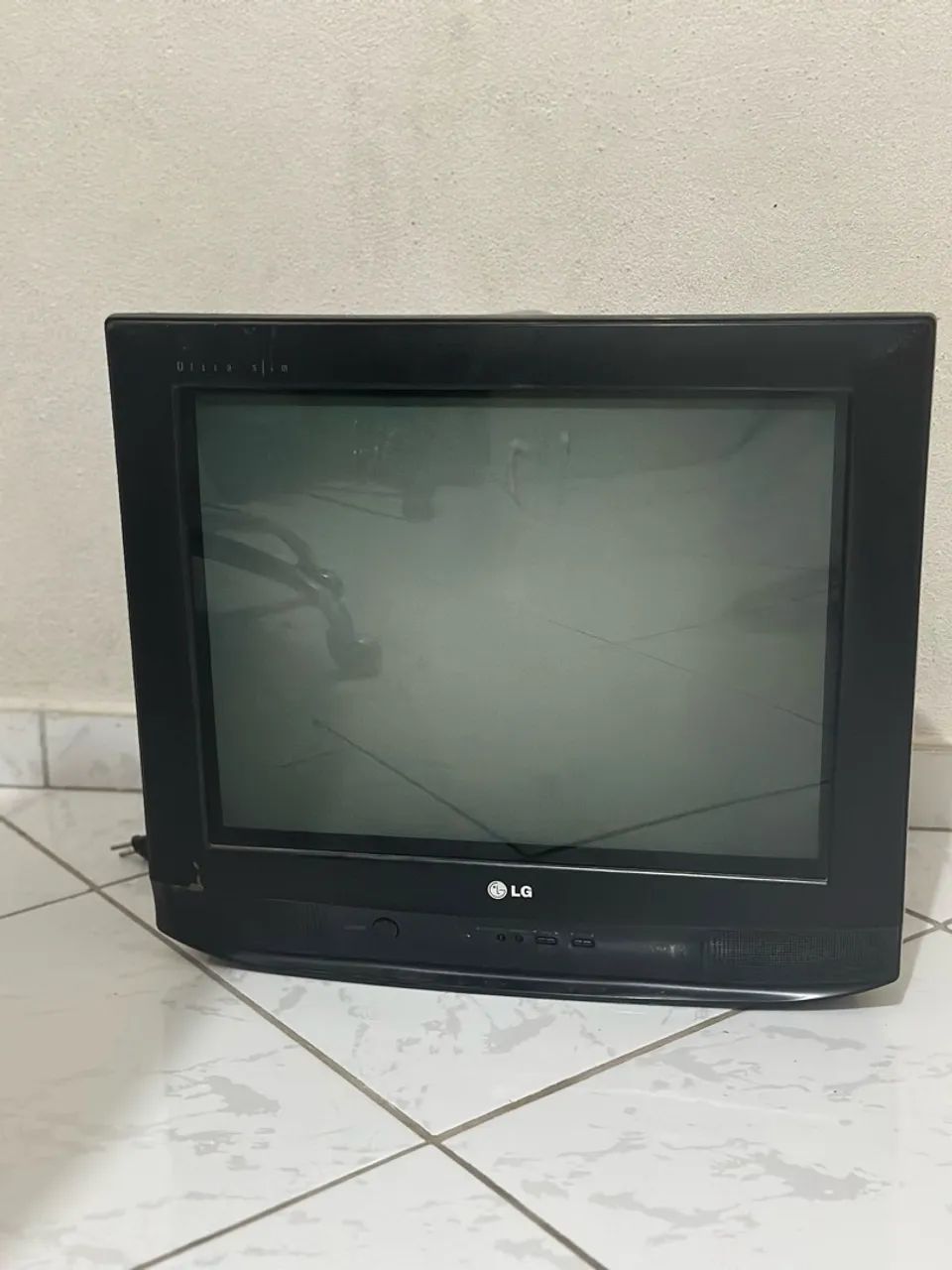Televisão tubo 21 polegadas apenas 2 anos de uso 