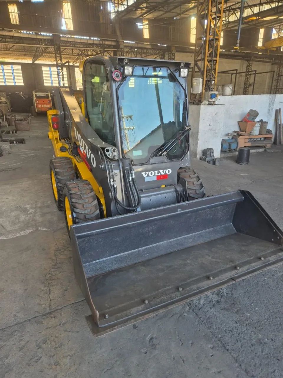 MINI CARREGADEIRA VOLVO MC85C ANO 2018 - Foto 3