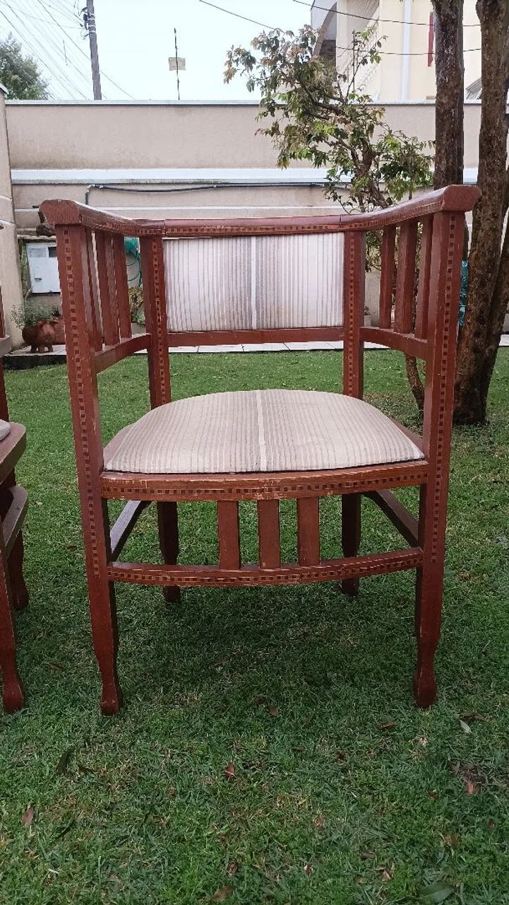 Par de Poltronas modelo meia lua com marchetaria - Foto 3