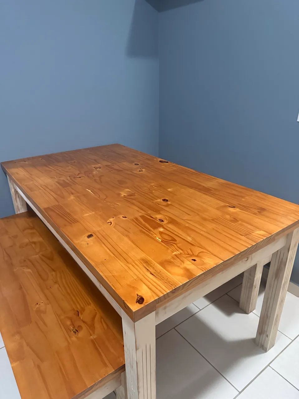 Mesa de madeira 160x90 + bancos  - Foto 3