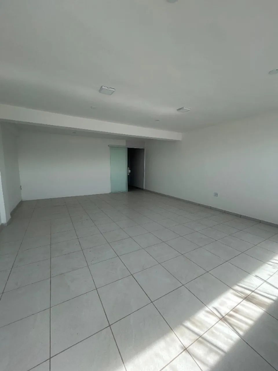 Loja 104 de 250m², 2 banheiro - Oscar Clark - Foto 2