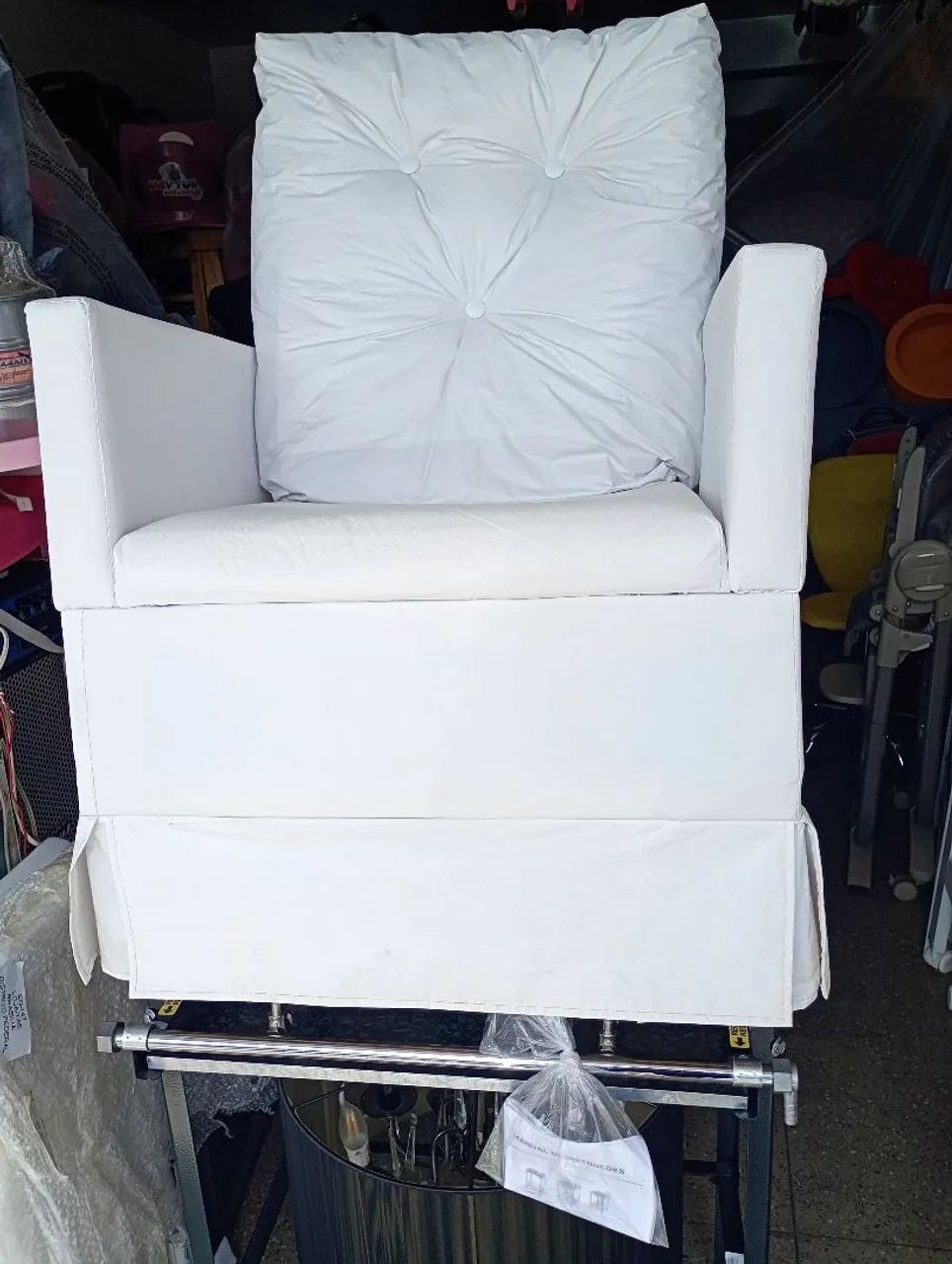 Poltrona no courino branco  - Foto 5
