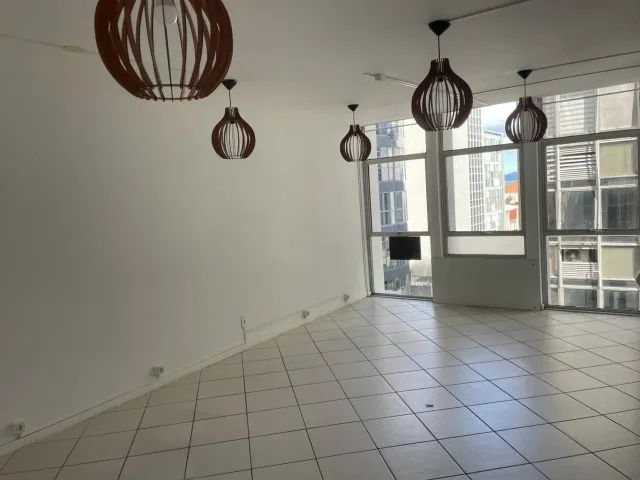 Sala comercial 96 m2 com 2 lavabos-Centro Florianópolis Edifício Atlas   