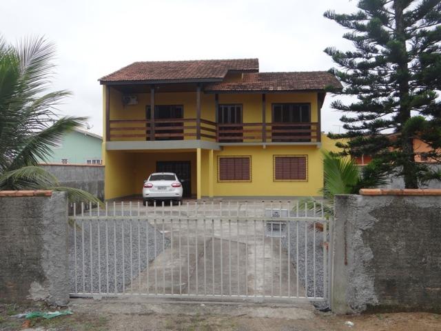 Lindo sobrado, 04 dormitórios, 03 banheiros, terreno todo murado - Foto 14