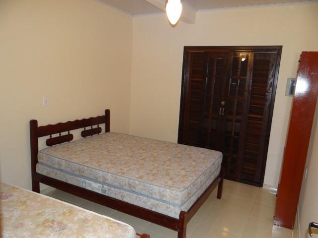 Lindo sobrado, 04 dormitórios, 03 banheiros, terreno todo murado - Foto 3