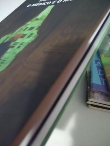 Livro O médico e o monstro - Foto 3