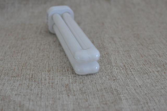 Lâmpada fluorescente compacta versão de 4 pinos marca osram para luminária