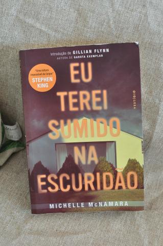 Livro Eu terei sumido na escuridão - Michelle McNamara - sebo