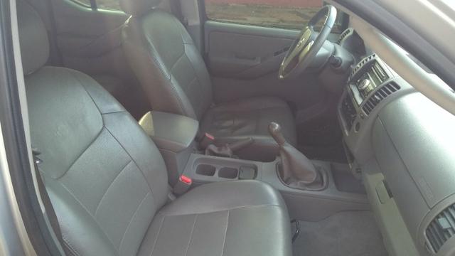 Vendo caminhonete Nissan frontier 2010 - Foto 4