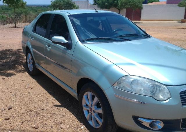Vendo Siena 1.8 8v Dualógic 2010 Completão Carro de Família - Foto 5