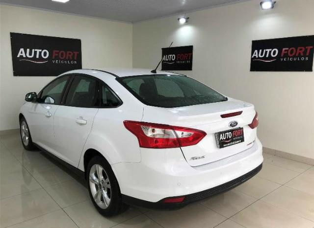 Focus Sedan SE 2.0 16V PowerShift (Aut) - Foto 3