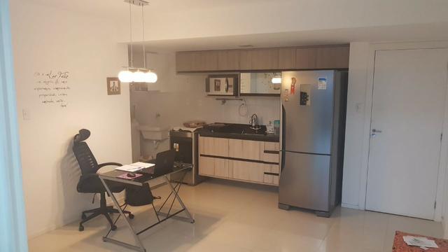 Alugo apartamento de 2 quartos na estrada do coco em frente ao Shopping Busca Vida
