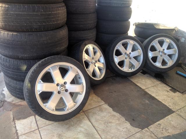 Rodas R17 VW Saveiro G4 Originais com pneus 205/45