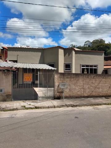Casa no bairro Carlos Chagas, 2 quartos, sala, cozinha, garagem