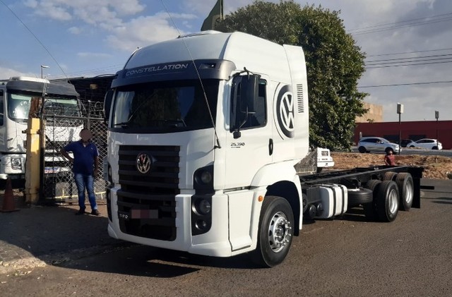 VOLKS 25.390 2013 6X2 CAMINHÃO