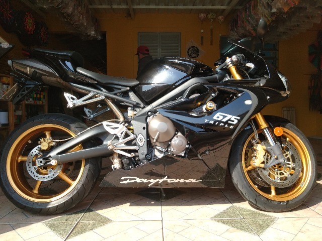 MOTO 700CC TRIUMPH DAYTONA